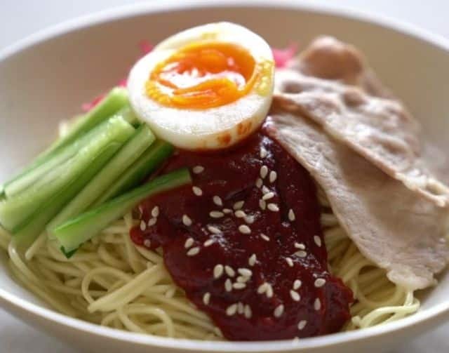 naengmyeon-what-is-it-where-to-buy-and-how-to-eat